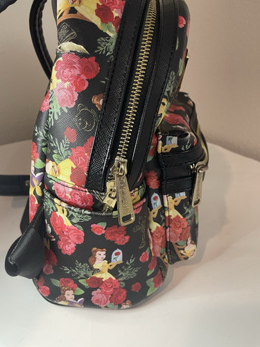 Mini Mochila Loungefly Disney La Bella y la Bestia Bella Negra Rosas Usada en Excelente Condición - Imagen 4 de 9