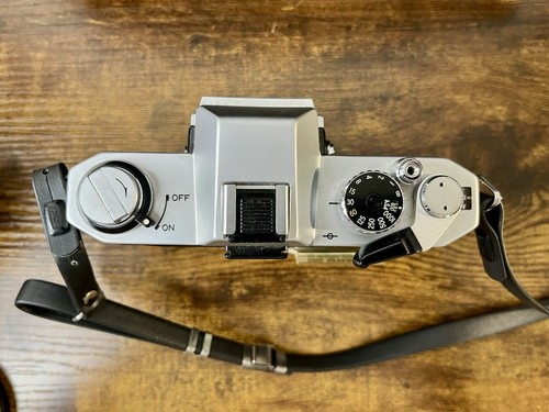 Yashica FX-2 analoge Kleinbildkamera mit Objektiv, Blitzgeräten, Tasche & Originalhandbüchern - Bild 14 von 22
