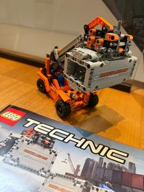 Pre Built  Excellent Condition LEGO TECHNIC 42062 Container Yard -. Retired.