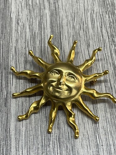 Brooch Pin Unmarked Metal Gold Tone Smiling Sun Brooch 2.5" in size - Picture 3 of 7