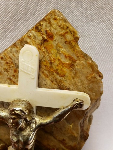 Jesus on Cross Figurine Vintage Petrified Wood - Picture 7 of 9