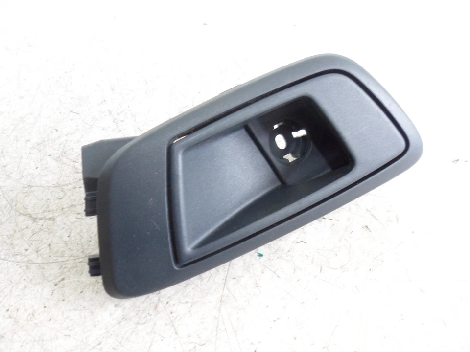 FORD FIESTA MK7 2010 OSR DRIVER SIDE REAR INTERIOR DOOR HANDLE BRACKET