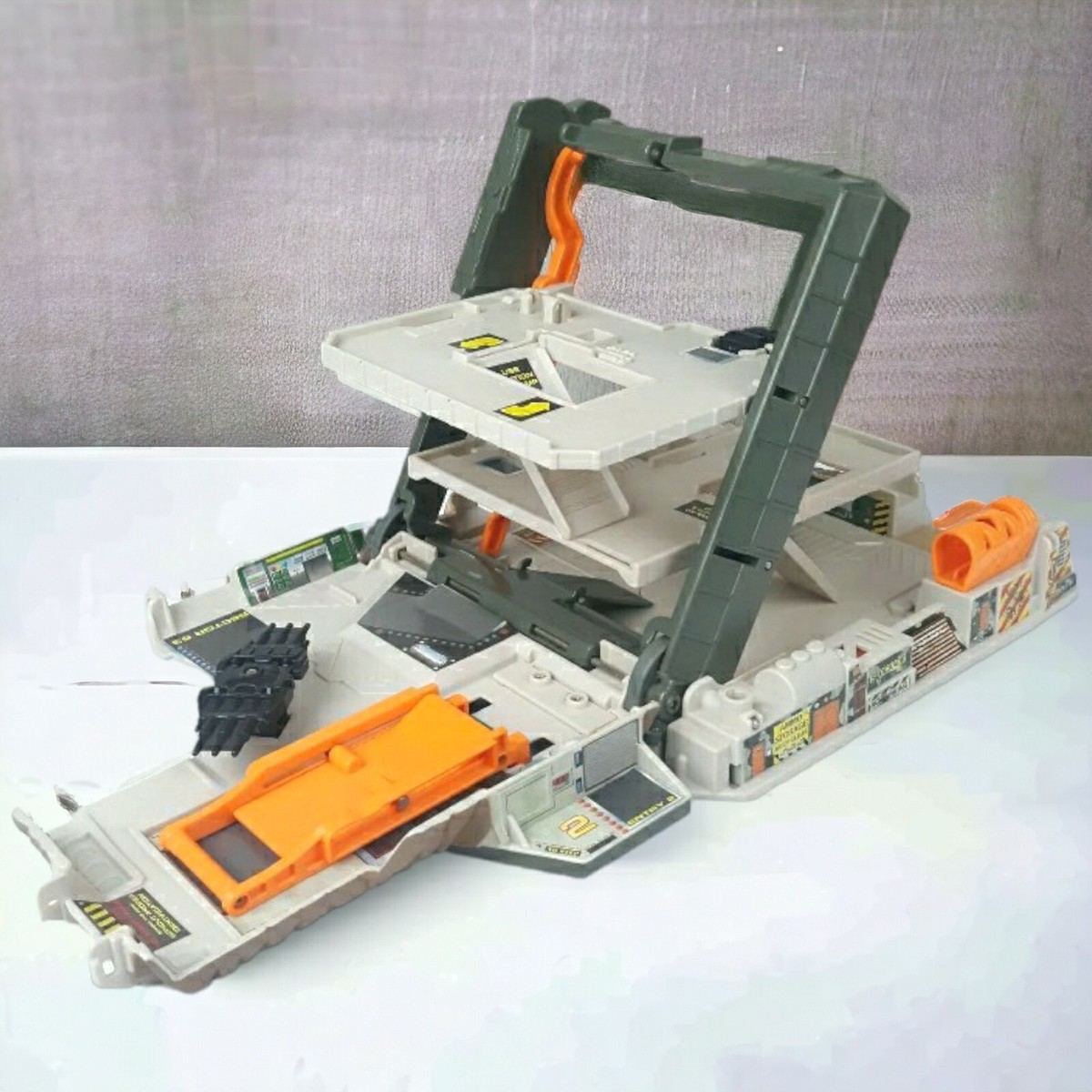 【希少中古】マイクロマシーンズ アクションフリート ヤヴィン基地プレイセット 希少中古】マイクロマシーンズ アクションフリート ヤヴィン基地プレイ