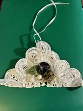 White Dollie Triangle With Buttons Basket  TIE-ON LONGABERGER/DRESDEN Style