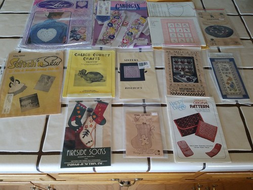 !2 VTG Mixed Lot Patterns Cross Stitch, Sewing Cut Outs, Lace Motif, Magazine - Picture 1 of 9