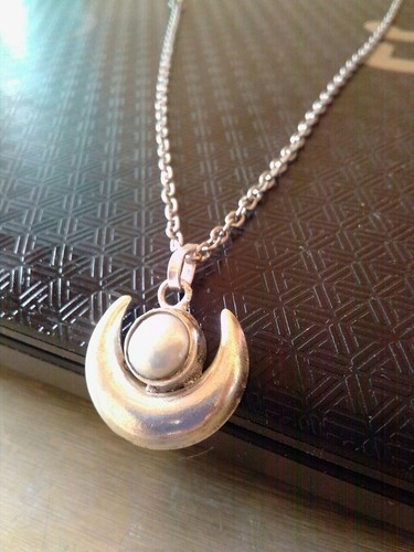 Chand Moti Locket Half Moon Pendant 