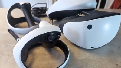 Sony PlayStation VR2 PS5 Headset and Controllers + 2 Free Games
