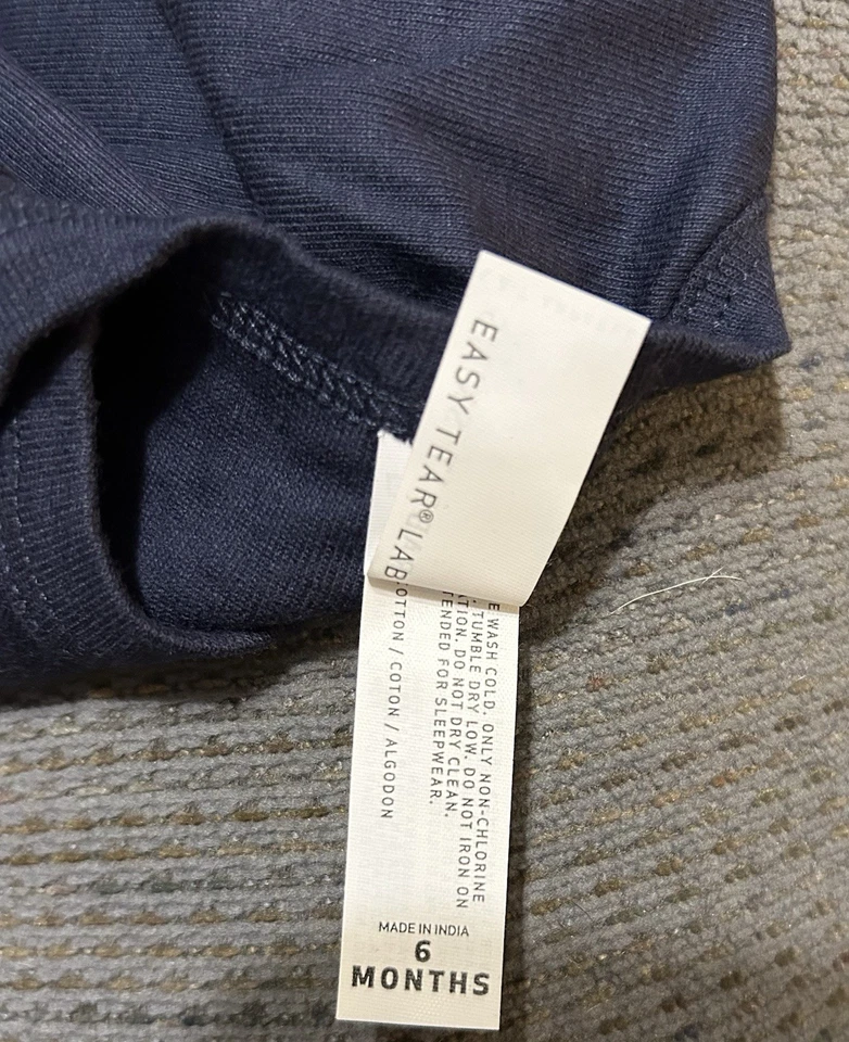 Body de una pieza azul marino 6 Mos “Bear Down Drink Up” Foto 2 de 3