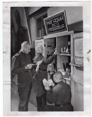 1959 Soviet USSR Russian Soldiers at Regimental Store Post Exchange Press Photo
