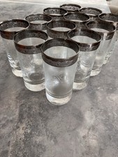 Wunderschöne Kristallgläser Mit Silberrand und Schliff