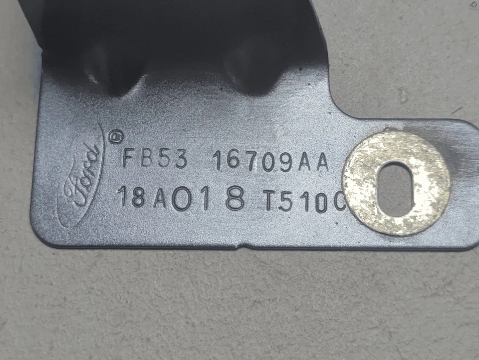 SUPORTE DE SUPORTE SUPERIOR PARA PARA-LAMA DIANTEIRO ESQUERDO DO LADO DO MOTORISTA FABRICANTE DE EQUIPAMENTO ORIGINAL 2016-2019 FORD EXPLORER - Imagem 4 de 4