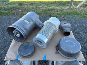 Donaldson Cyclopac Air Cleaner Filter Aircleaner Housing FHG208 Carburetor Adapt