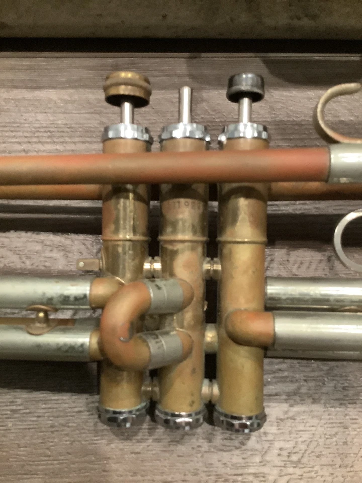 getzen capri trumpet 1960S? Vintage As Is For Parts Or Repair Only - Image 2 of 4
