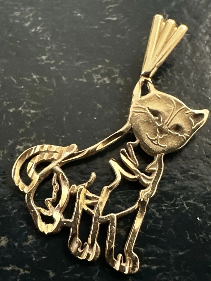Colgante vintage de oro amarillo de 14 quilates con dije de gato sentado - doble cara - 1,18 g, 2,6 cm Foto 2 de 4