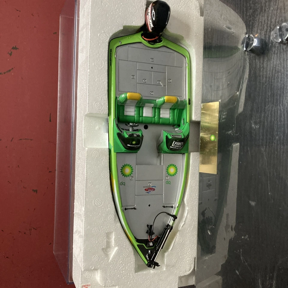 Vintage 1990’s BP Ranger Bass Fishing Diecast Boast 1/24 Scale w/Display Case. - Image 2 of 4