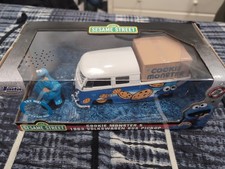 Jada Sesame Street Cookie Monster & 1963 VW Bus Pickup 1:24 Die-Cast