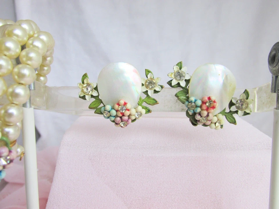 VTG Miriam Haskell (unsigned) Pastel Flowers Faux Pearl Cuff Bracelet Earring  - Image 4 of 4