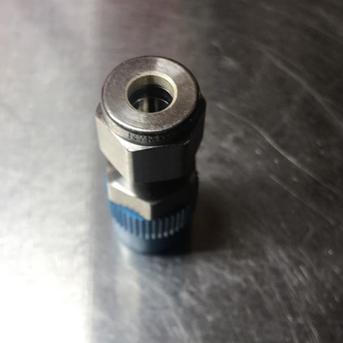 New Swagelok SS-400-1-4 , 1/4" tube x 1/4" NPT Multiple Available - Picture 2 of 3
