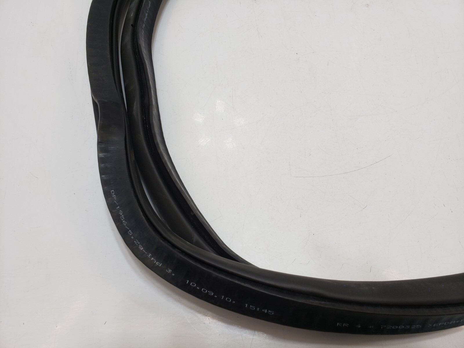 ✅ 2010-2014 OEM Rolls Royce Ghost RR4 Rear Left Driver Side Door Weather Strip