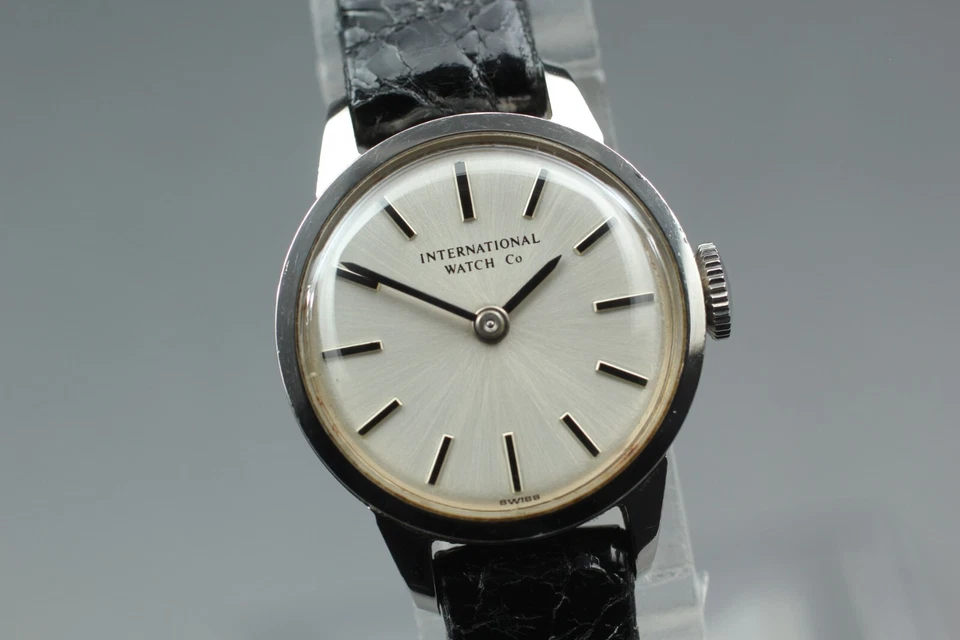 Reloj para mujer vintage IWC International Watch Company cuerda manual JAPÓN Foto 2 de 4