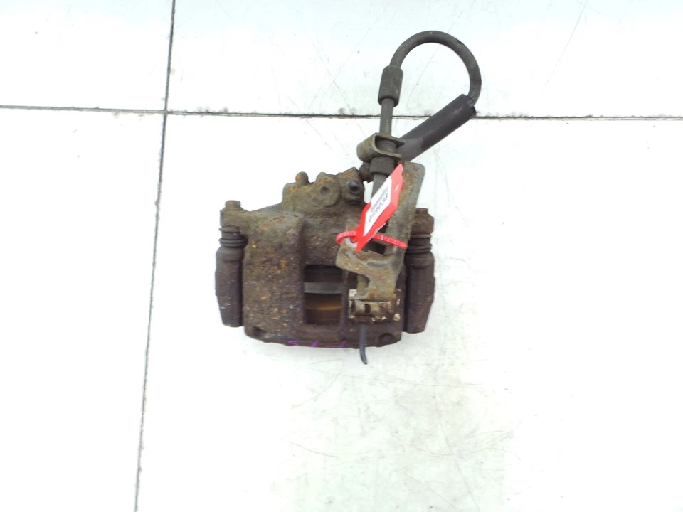 Peugeot 307 CC 2007 2,0 pinza de freno de gasolina lado del pasajero delantero Foto 2 de 4