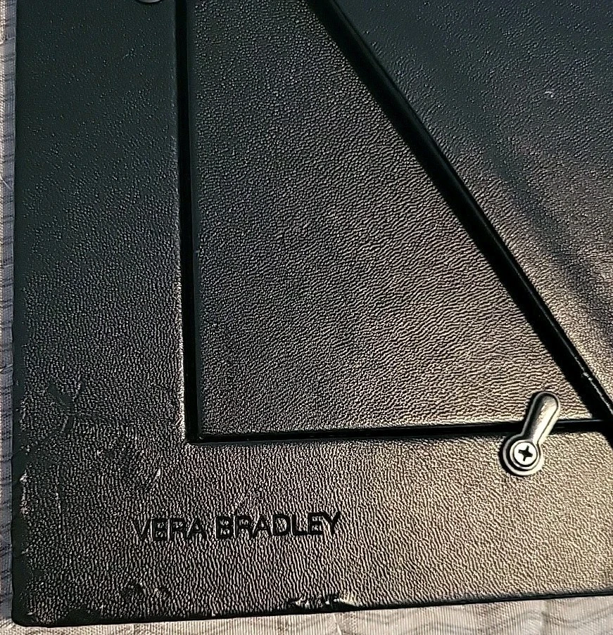 ¡Nuevo! Marco cortado por láser VERA BRADLEY ¡Se adapta a imágenes de 4 X 6 en geométrico de medianoche! Foto 3 de 3