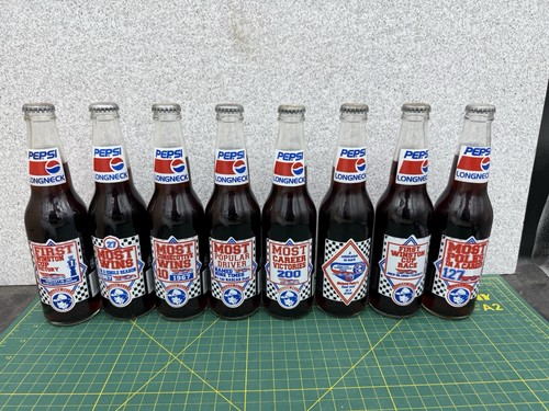 Richard Petty NASCAR Long Neck Pepsi Cola Flaschen - ungeöffnet Full Set Of 8 1992