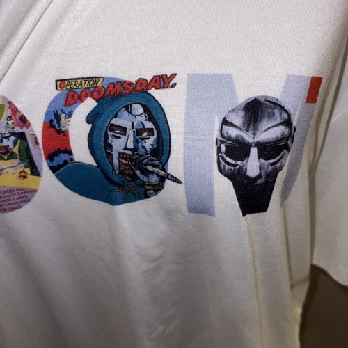 T-shirt unisex MF DOOM fumetto striscia DOOM taglia grande - Foto 3 di 7