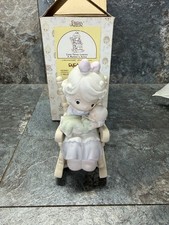 Precious Moments Love Never Leaves A Mother's Arms 523941 w/ Box. E1418
