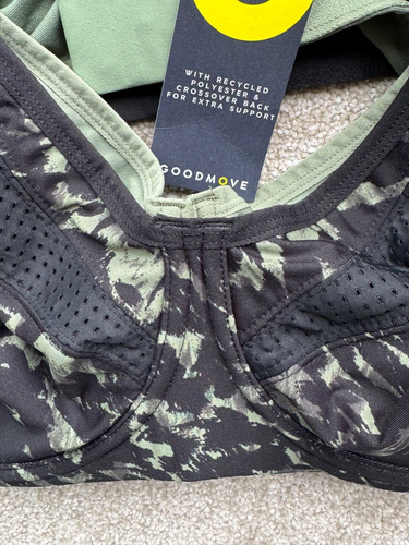 BNWT M & S GOODMOVE 2 X GREEN & BLACK CAMO UNDERWIRED SPORTS BRAS - SIZE 42C!! - Picture 4 of 7