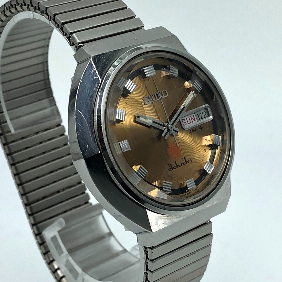 SEIKO Advan 6106-7570 ヴィンテージ 自動巻 Seiko Advan 6106-7570: A Space-Age Seiko Gem - YouTube