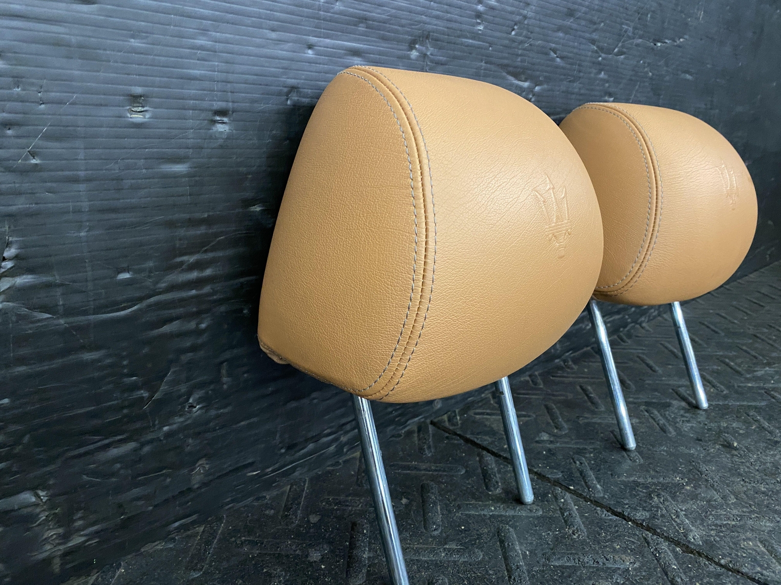 2011 MASERATI GRANTURISMO FRONT LEFT & RIGHT SEAT HEADRESTS TAN LEATHER