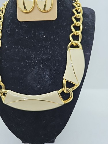 Vintage Monet Chunky Ivory Enamel Goldtone Necklace Set - Picture 3 of 8