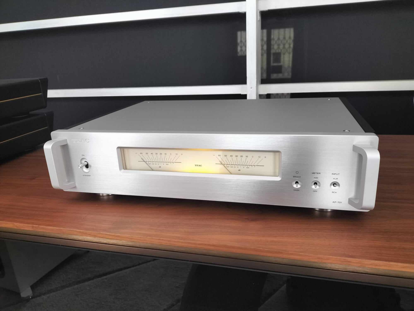 TEAC AP-701 - EX DEMO Amplificatore Dual Mono con struttura completamente bilanc