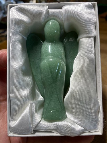 Piedra preciosa artesanal tallada a mano con cristal de aventurina verde espécimen de ángel 555 - Imagen 2 de 8
