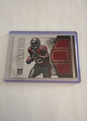 2012 Panini Momentum - Rookie Team Threads  Doug Martin #10 Triple /99 (MEM, RC)