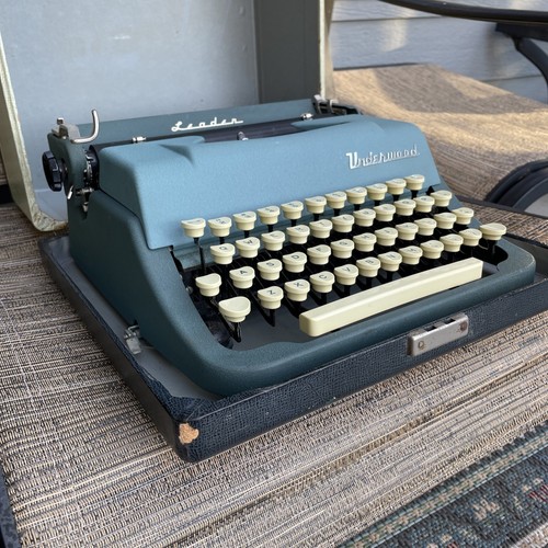 Vtg Underwood Leader Blue Portable Typewriter w/ Case & Ribbon Working Well* - Picture 4 of 24