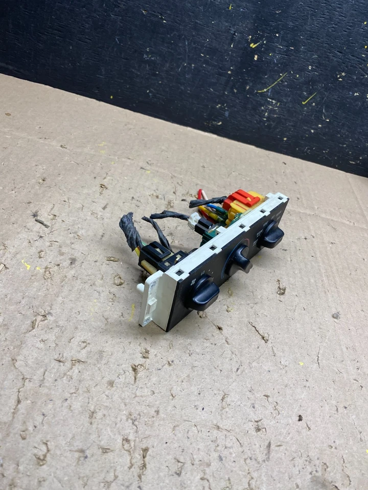 1998 to 2011 Ford Crown Victoria Marquis A/C Heater Climate Control u5055 DG - Image 2 of 4