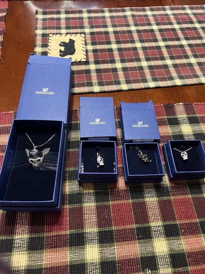 LOTE-COLGANTE CABEZA CALAVERA ALA CRISTAL SWAROVSKI 2-DIJES CRÁNEO - ¡COLLAR 1 CALAVERA! Foto 2 de 4