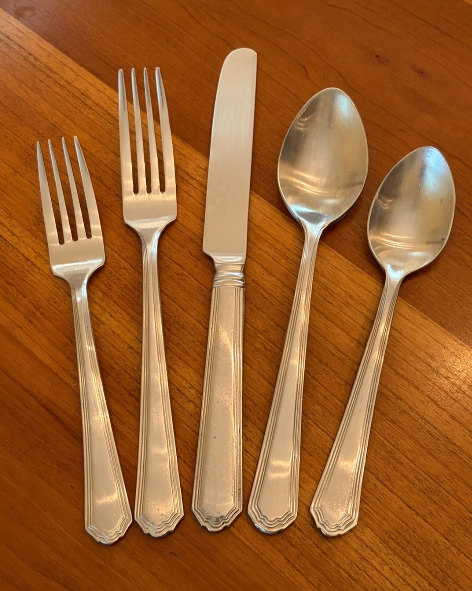 新品未使用】Martha Stewart セージグリーン オーバルキャセロール