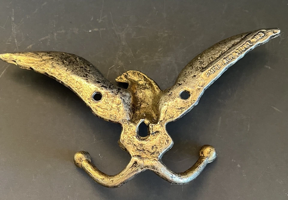 Gancho de pared doble American Eagle 1967 American Tack y HDWE tono latón metal Foto 4 de 4