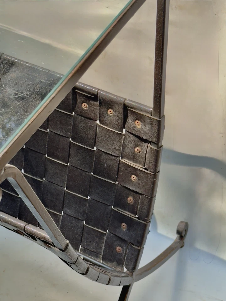 Porta-revistas moderno de ferro forjado da década de 1990 mesa final com tampo de vidro - Imagem 3 de 4