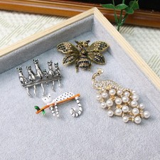 Peacocks Cats Spiders Brooches Alloy Chest Pins Clothing Accessories