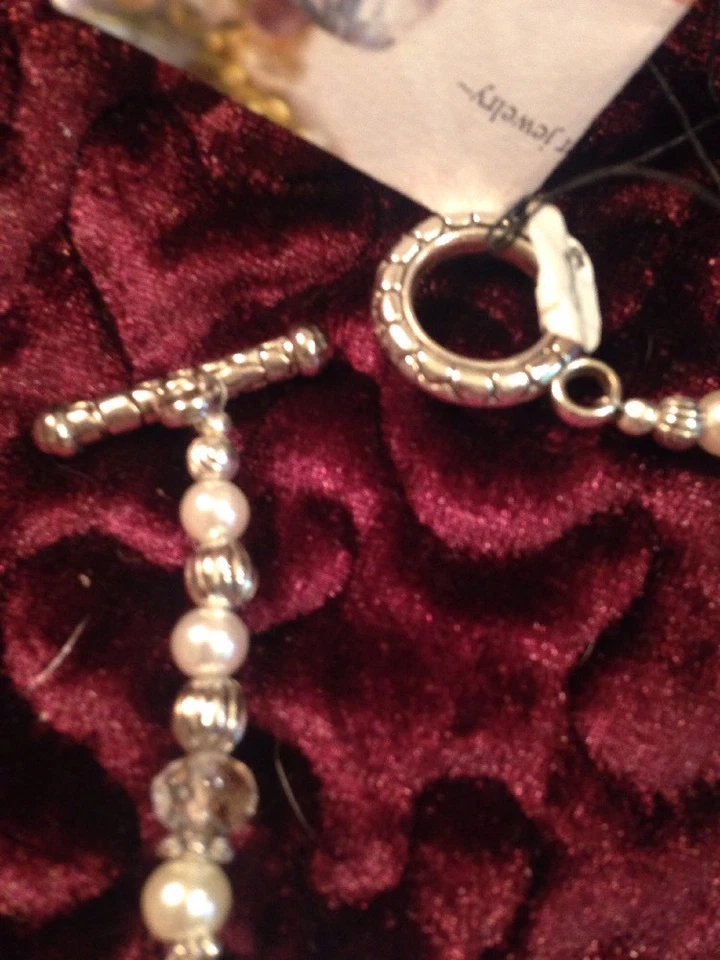 Collar de perlas, cristal y diamantes de imitación con colgante de cruz de cristal, 24 pulgadas Foto 4 de 4