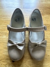 Capezio Girl s Dance Tap Shoes Size 13.5 Tan. Adjustable Strap. Removable Bow