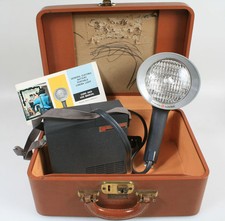 G.E. PORTABLE CINIMA LIGHT   BATTERY IN CASE W/ MANUAL