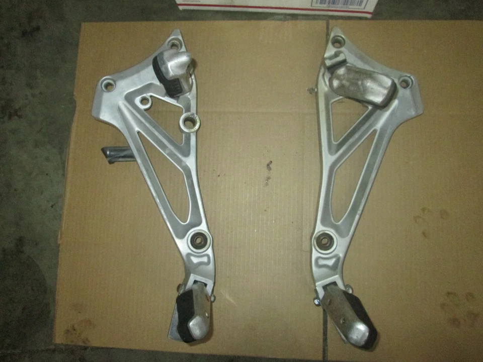 Suzuki GS550 GS 550 GS550E 550ESF 1985 85 estriberas delanteras traseras reposapiés reposapiés  Foto 2 de 2