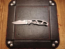 Gerber Paraframe I Folding Knife 3" HC Stainless Steel Blade 2.8 .O.Z 