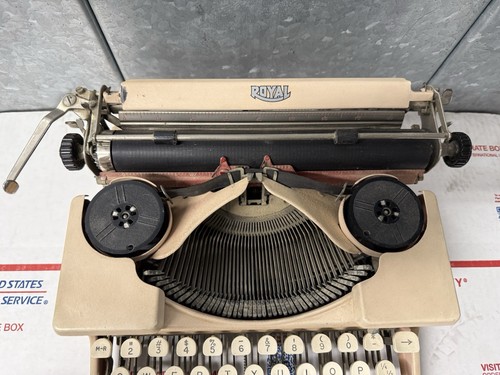Macchina da scrivere portatile vintage Art Deco ROYAL modello P rara rosa chiaro BELLISSIMA! - Foto 4 di 15
