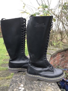 20 eyelet doc martens